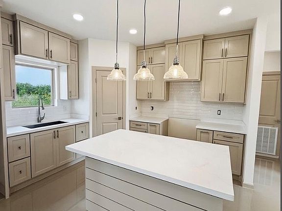 4th image of 2360 W Dorcas Cir