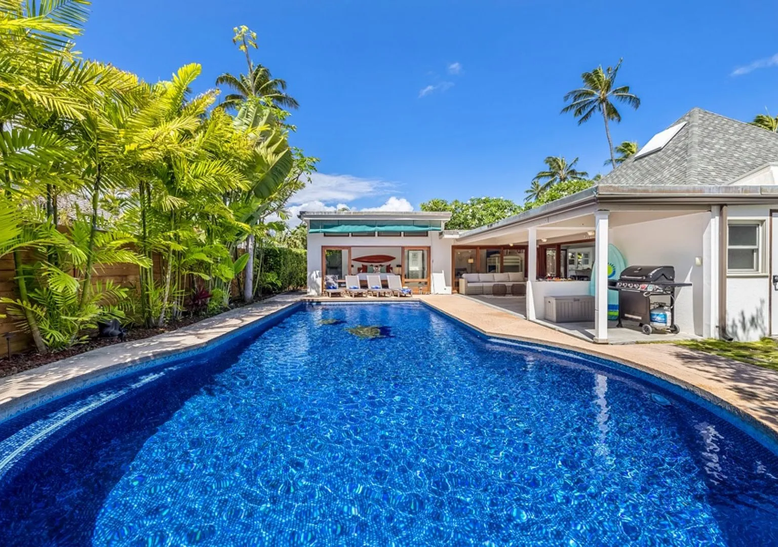 Elegant Home w/ Private Beach Access, Pool & AC: Relaxing Lokomaika'i Kailua — Photo 2