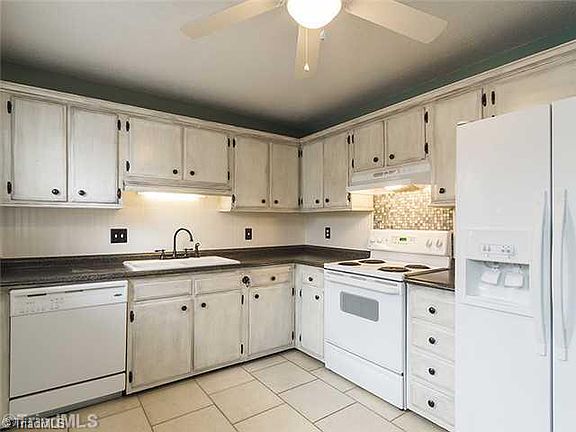 3rd image of 3219 Regents Park Ln Unit D