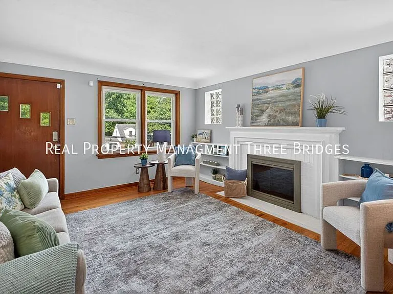130 S Barat Ave — Photo 3