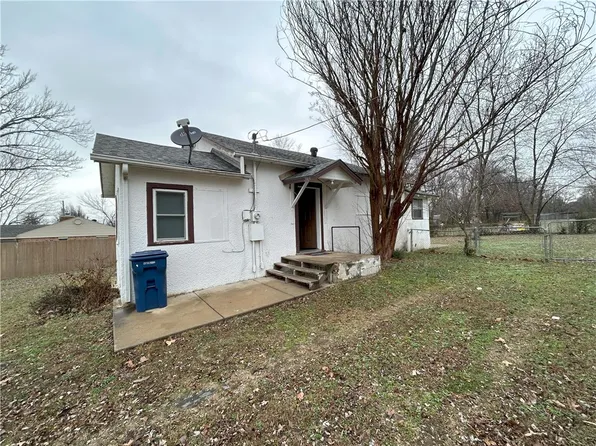 2003 S Carl St, Siloam Springs, AR 72761