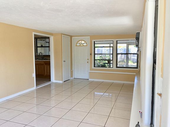 4th image of 940 65th St S