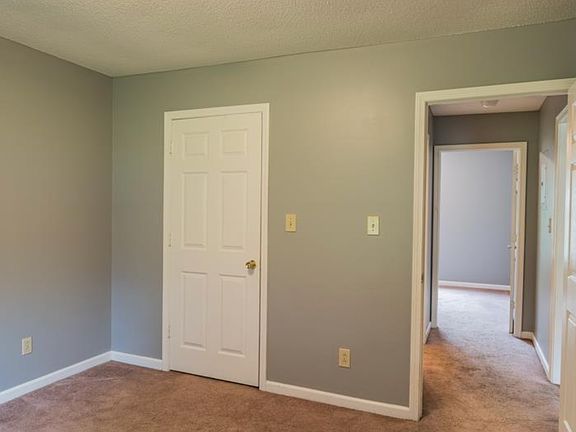 4th image of 705 Peachers Dr APT B