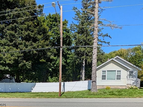 2nd image of 322 E Washington Ave