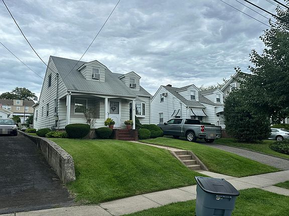 3rd image of 172 Luddington Ave