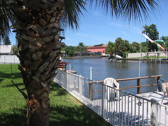 3rd image of 1971 Cove Dr
