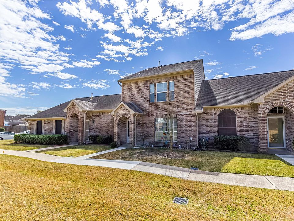 1st image of 988 Birnham Woods Blvd