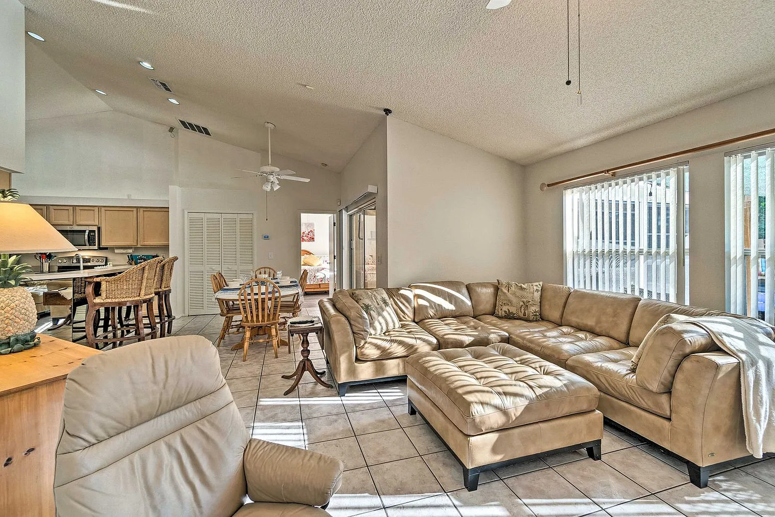 3 bed, 2.0 bath, 1593 sqft, $4,919 — Photo 2