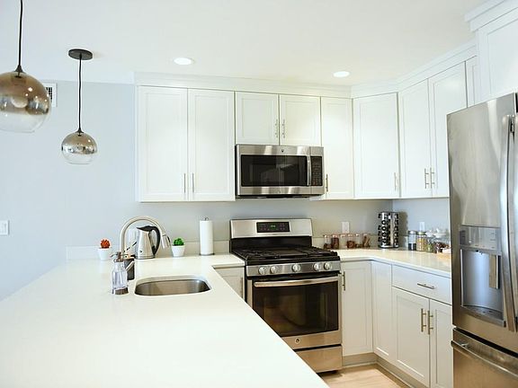 5th image of 770 Washington Ave #303
