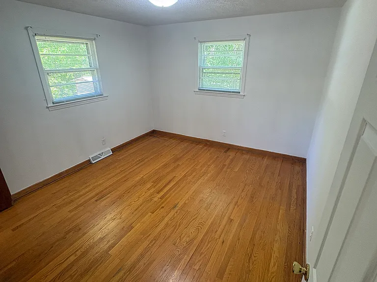 4325 Kentuck Rd — Photo 7