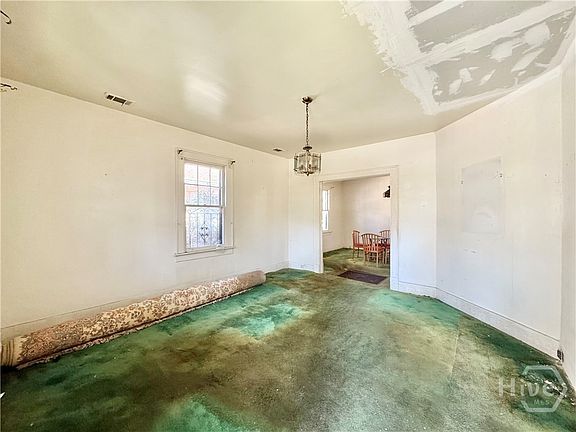 5th image of 812 E 32nd Street