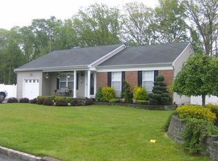 49 Chardonnay Dr, Coram, NY 11727