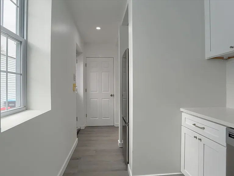 754 N Railroad St — Photo 5