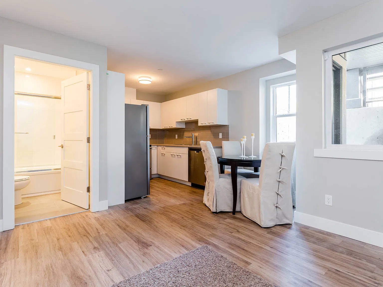 2 bed, 700 sqft, $2,200 — Photo 1
