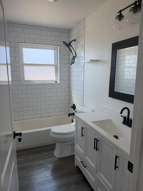 3 bed, 1.0 bath, 960 sqft, $1,950 — Photo 3