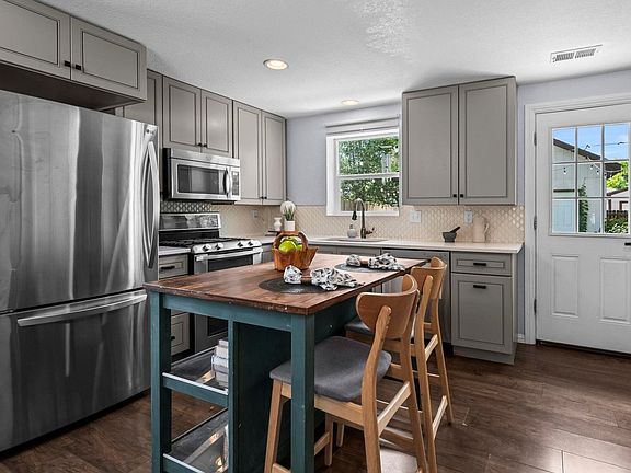 3rd image of 3051 Grape St