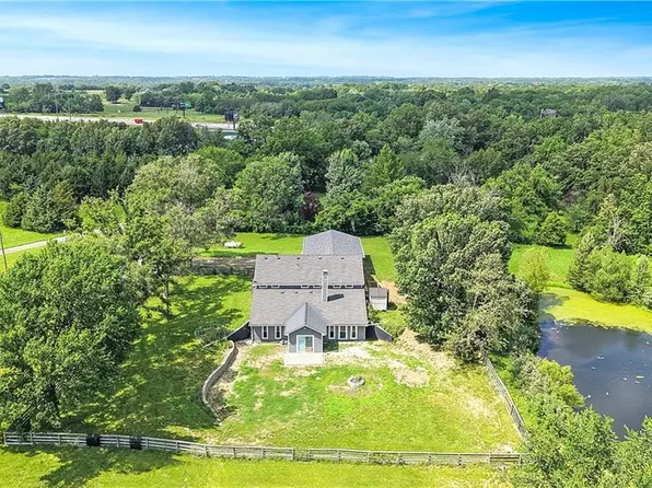 5318 S Stillhouse Rd, Oak Grove, MO 64075
