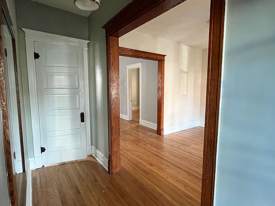 1st image of 856 N Francisco Ave #1