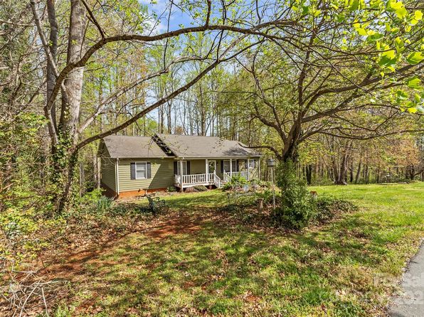 4896 Birch Cir, Hickory, NC 28602
