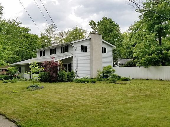 3rd image of 2305 Cranbrook Dr