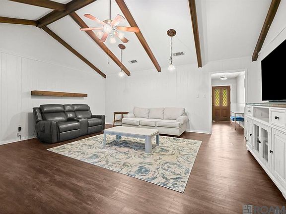 3rd image of 1369 Crescent Dr