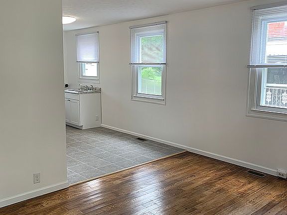 2nd image of 1556 Pineola Ave