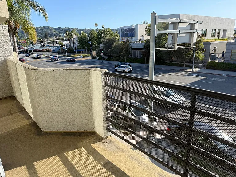 Laurel Canyon, 4500 — Photo 31