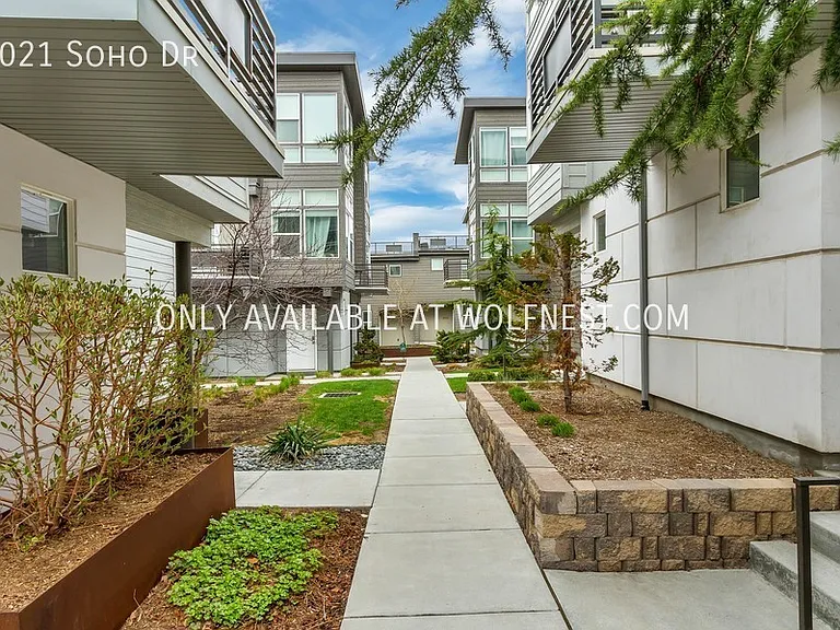 1021 Soho Dr — Photo 34