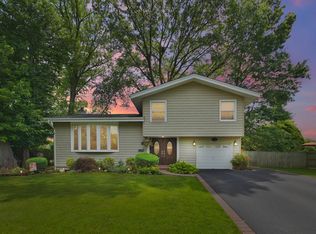 99 Forest Dr, Jericho, NY 11753