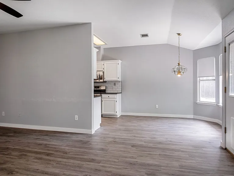 3413 Ruby Red Dr — Photo 2