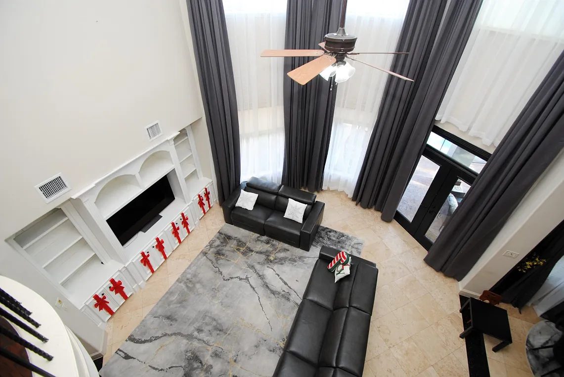 5 bed, 4420 sqft, $5,200 — Photo 3