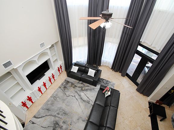 3rd image of 15823 Medina Lake Ln