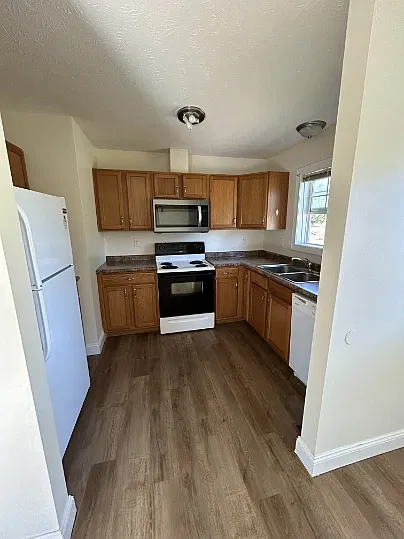 3 bed, 1.5 bath, 1198 sqft, $1,400 — Photo 2
