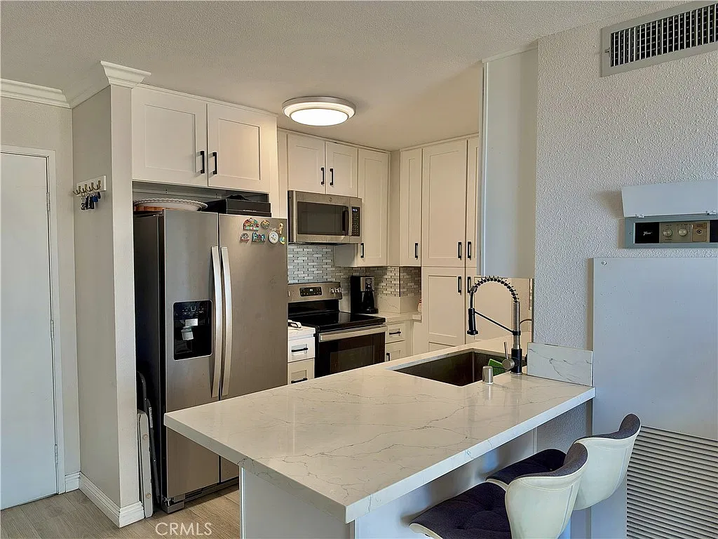 1 bed, 632 sqft, $2,850 — Photo 3