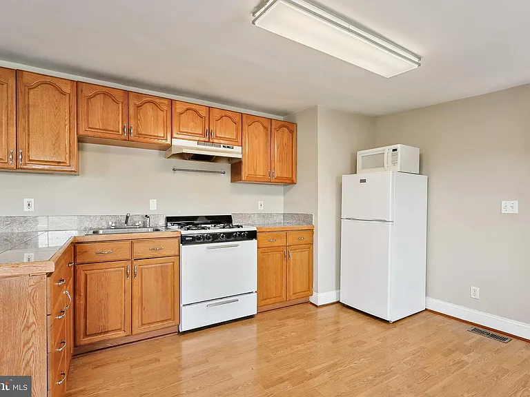 249 Chester St #3 — Photo 4