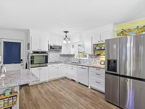 4th image of 623 W Springwood Dr