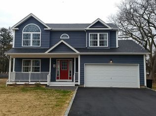 15 Nassau St, Islip Terrace, NY 11752