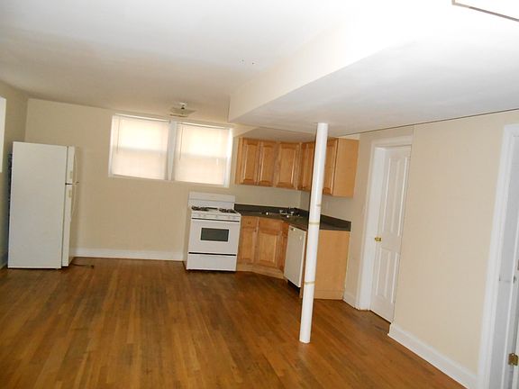 4th image of 851 W Cornelia Ave APT Gdn