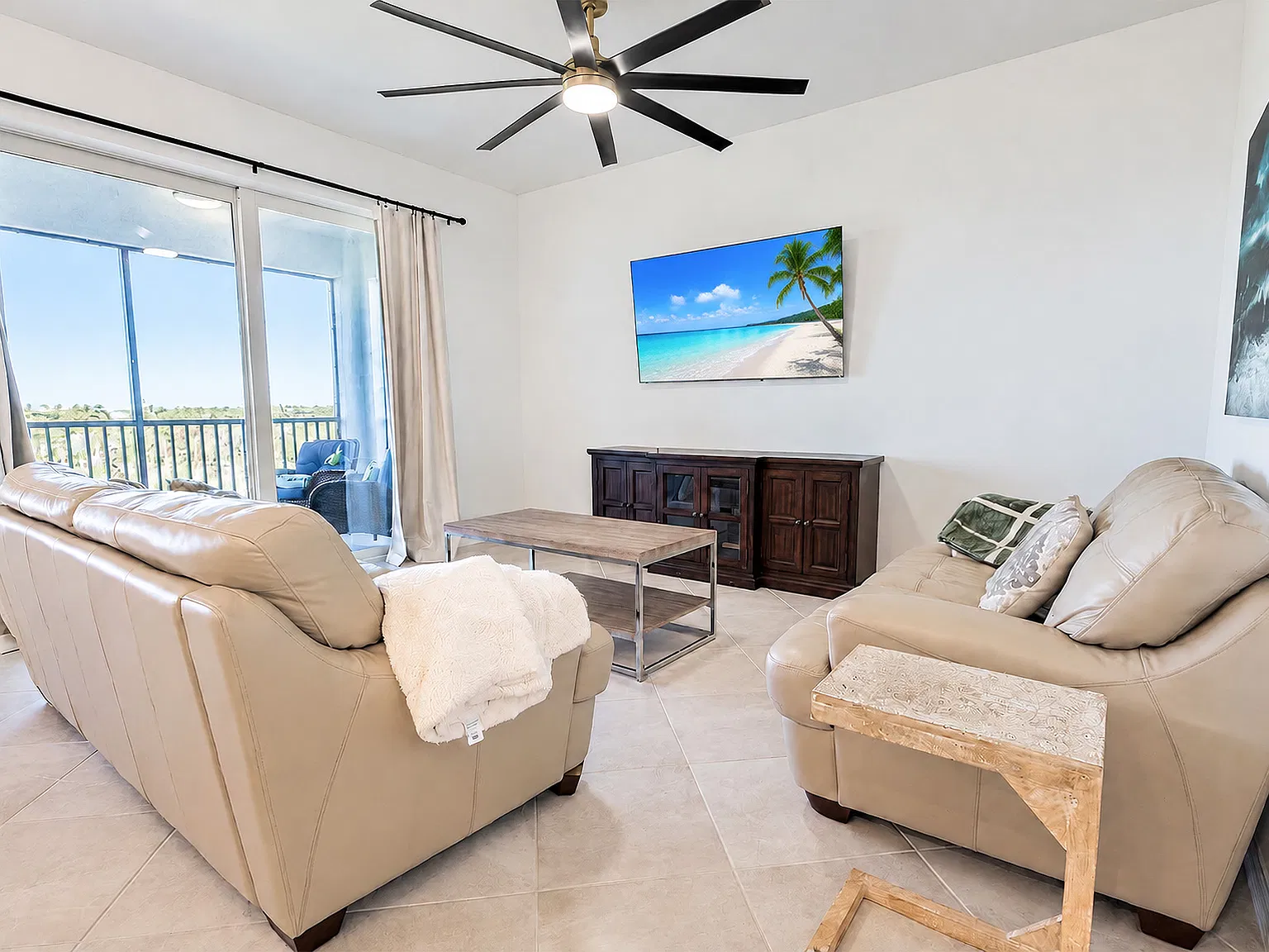 2 bed, 1200 sqft, $2,135 — Photo 3