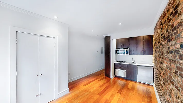 Rented by Keller Williams NYC | media 8