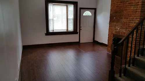 636 College St Photo 1