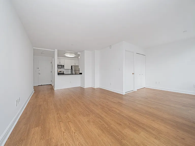 140 Riverside Blvd #721 — Photo 5