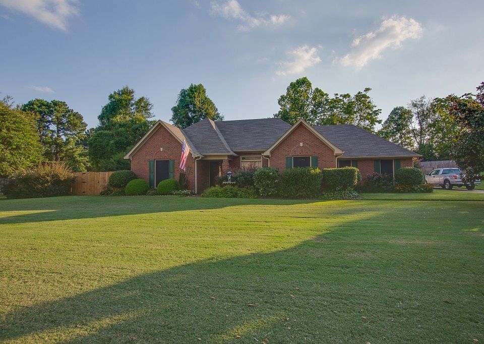1st image of 735 Dogwood Trail Cv