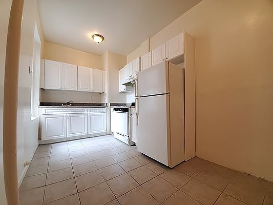 2nd image of 520 W 218th St APT 4B
