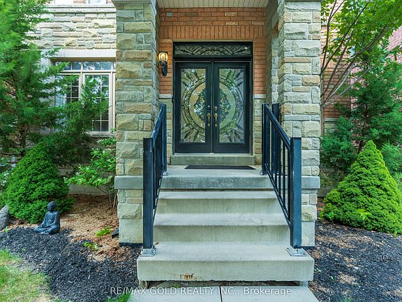 2nd image of 7 Royal Links Cir