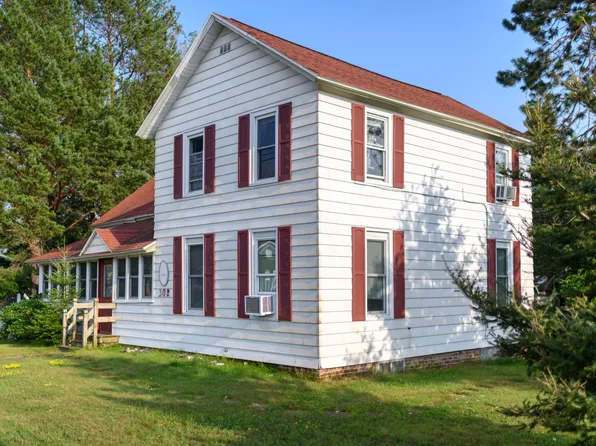 302 E Pine St, Eagle River, WI 54521