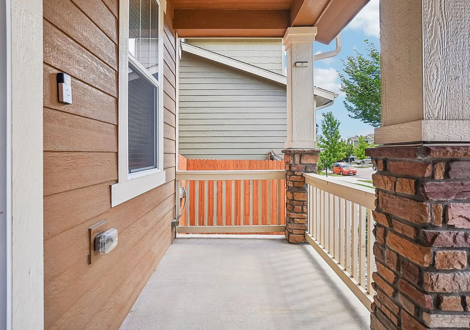 Luxurious Living: 2,367 Sq Ft Home with 4 Baths in Prime Location — Photo 4