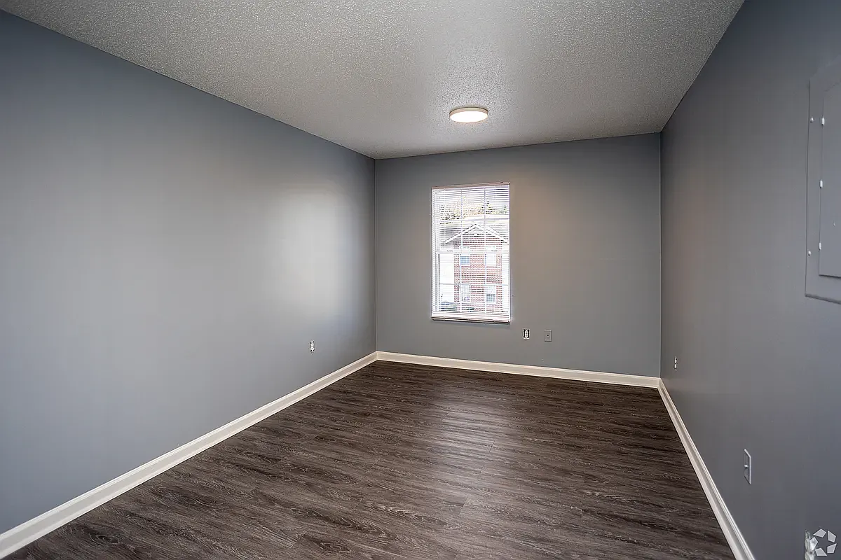 Summercrest Apartments — Photo 2