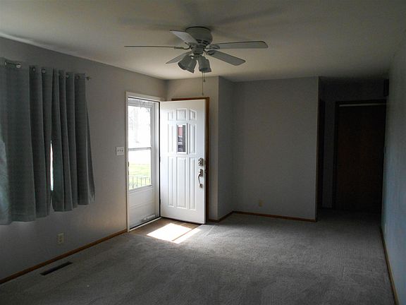 3rd image of 904 Woodbine Way