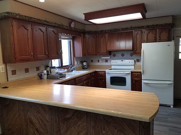 4th image of 1106 Oakwood Dr